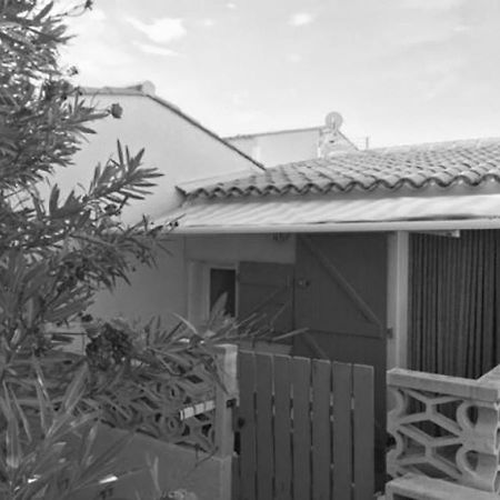 Maison Entre Mer Et Etang 르발카레스 외부 사진