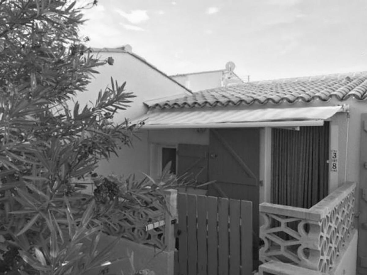 Maison Entre Mer Et Etang 르발카레스 외부 사진